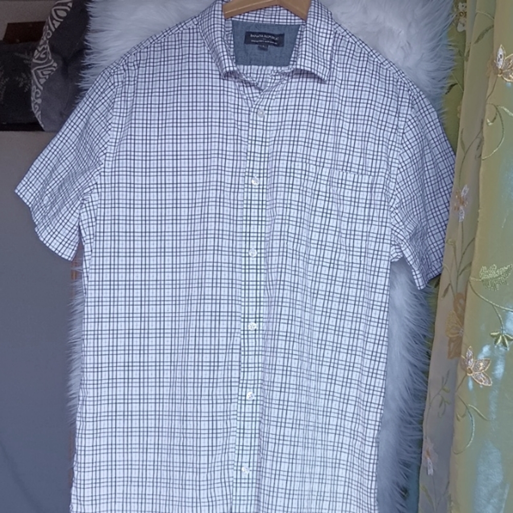 Banana Republic button down shirt, short sleeve checked blue white salmon pink
